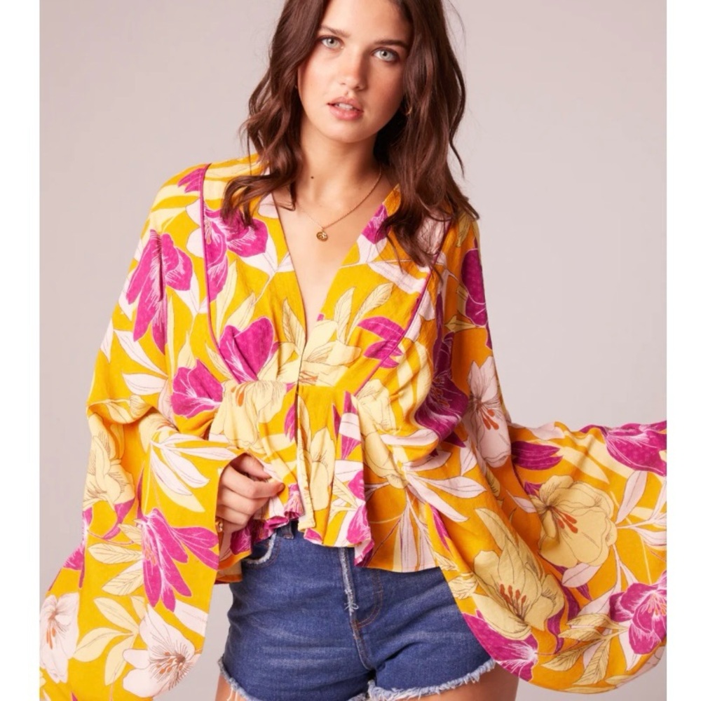 NWT B.O.G. Collective | Size Medium Floral Batwing Top